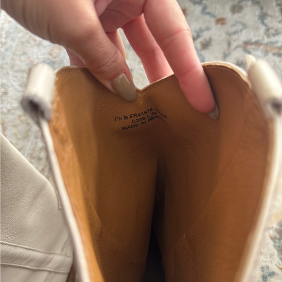 FRYE Billy Ruffle Boots in Almond 7.5 - Picture 9 of 12